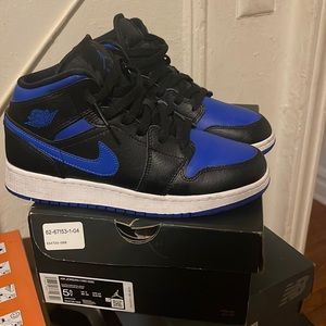 air jordan 1 mid ( RARELY WORN )
